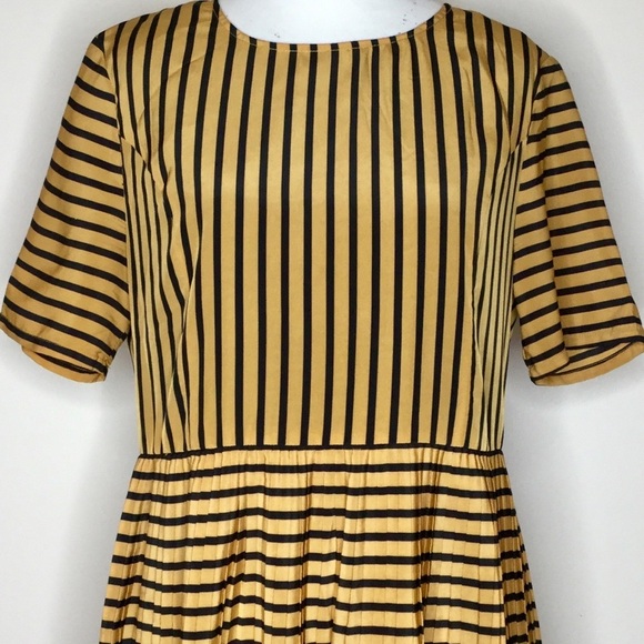 MINKPINK Black & Gold Stripe Pleated Dress Size Large - Picture 2 of 7